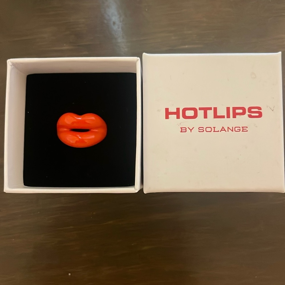 Brand New HotLips ring.